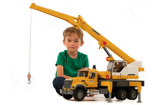 02818 MACK Granite Liebherr crane truck